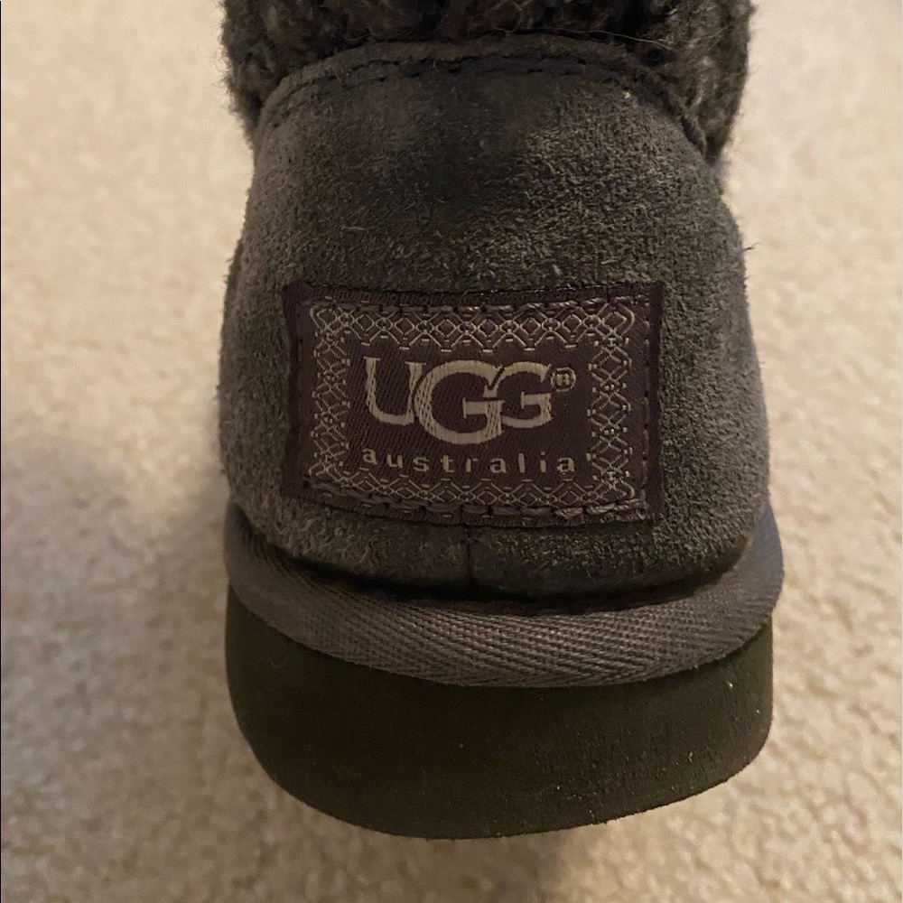 ❄️ Grey Lattice Cardy Uggs - Picture 10 of 12